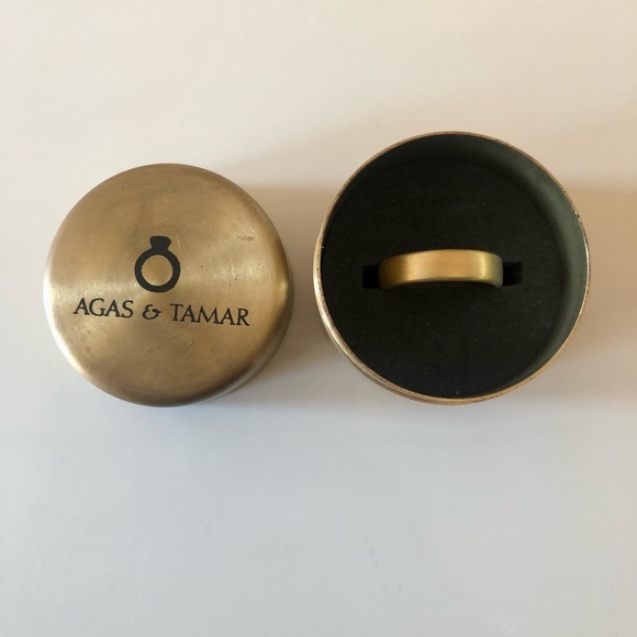 22K yellow gold and silver flat men’s band by Agas and Tamar
